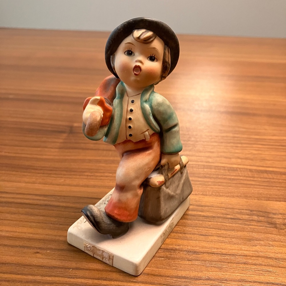 Vintage Goebel Hummel Figurine "Merry Wanderer" 11 /0 TMK-5 West Germany